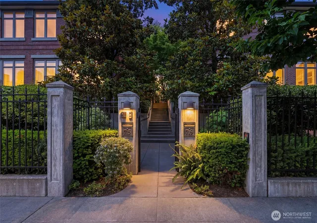 Photo 1 of Townhouse for sale at 719 Harvard Ave E, Seattle, WA 98102 | MLS# NWM2580206 | Listing updated on 2026-10-01