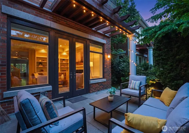 Photo 2 of Townhouse for sale at 719 Harvard Ave E, Seattle, WA 98102 | MLS# NWM2580206 | Listing updated on 2026-10-01