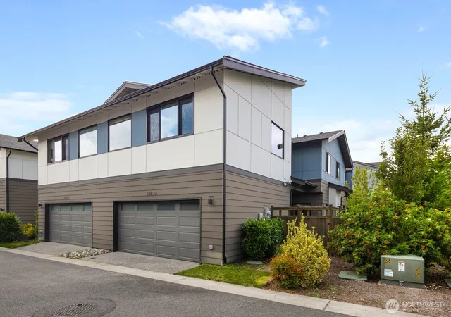 Photo 3 of Single family home for sale at 32698 Madrona Ave Se, Black Diamond, WA 98010 | MLS# NWM2580213 | Listing updated on 2026-10-02