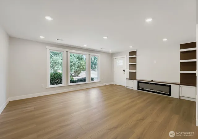 Photo 4 of Single family home for sale at 20925 SE Renton Maple Valley Rd, Maple Valley, WA 98038 | MLS# NWM2580263 | Listing updated on 2026-09-25