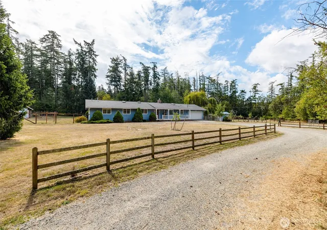Photo 3 of Contingent at 1866 Wellington Dr, Oak Harbor, WA 98277 | MLS# NWM2580280 | Listing updated on 2026-09-25