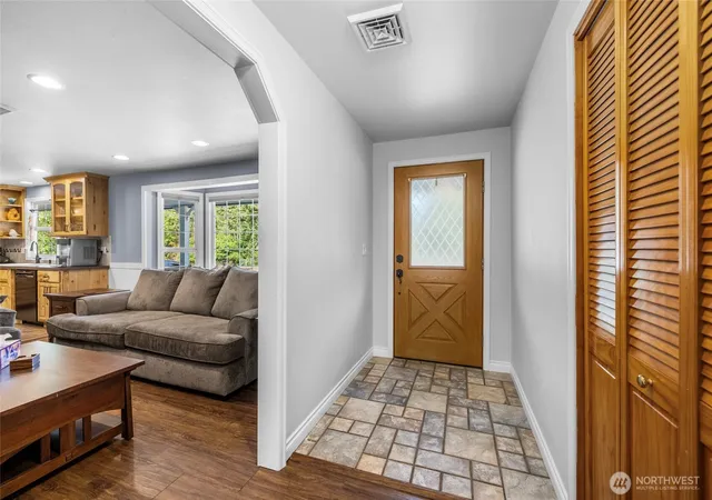Photo 4 of Single family home for sale at 1866 Wellington Dr, Oak Harbor, WA 98277 | MLS# NWM2580280 | Listing updated on 2026-09-25