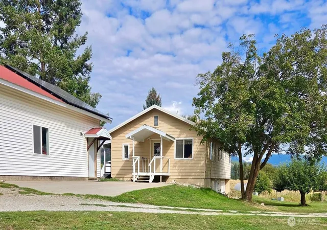Photo 2 of Single family home for sale at 1723 W Blue Crk Rd, Chewelah, WA 99109 | MLS# NWM2580287 | Listing updated on 2026-09-25