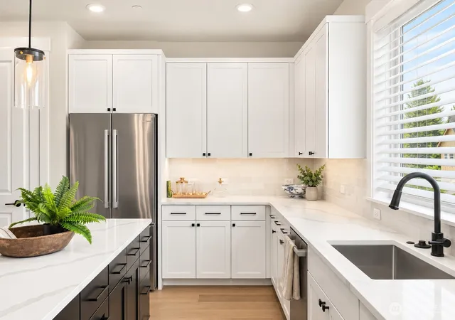 Photo 4 of Townhouse for sale at 425 Parkside Walk, Sammamish, WA 98074 | MLS# NWM2580317 | Listing updated on 2026-09-29