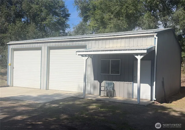 Photo 2 of Manufactured home for sale at 9 Blackler St, Oroville, WA 98844 | MLS# NWM2580328 | Listing updated on 2026-09-22