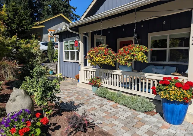 Photo 3 of Single family home for sale at 223 Clover Ct, Langley, WA 98260 | MLS# NWM2580333 | Listing updated on 2026-09-30
