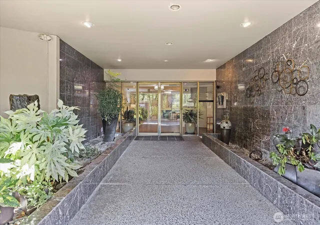 Photo 3 of Condo for sale at 550 Elm Way #105, Edmonds, WA 98020 | MLS# NWM2580345 | Listing updated on 2026-10-01