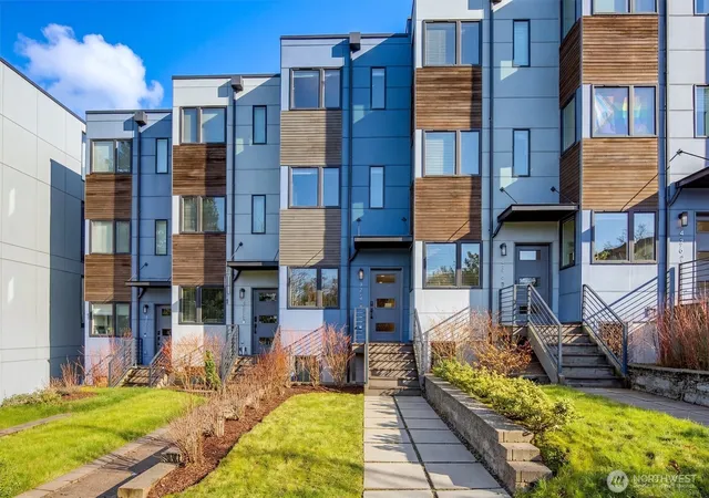 Townhouse for sale at 4274 NE 50th Street, Seattle, WA 98105 | MLS# NWM2580358