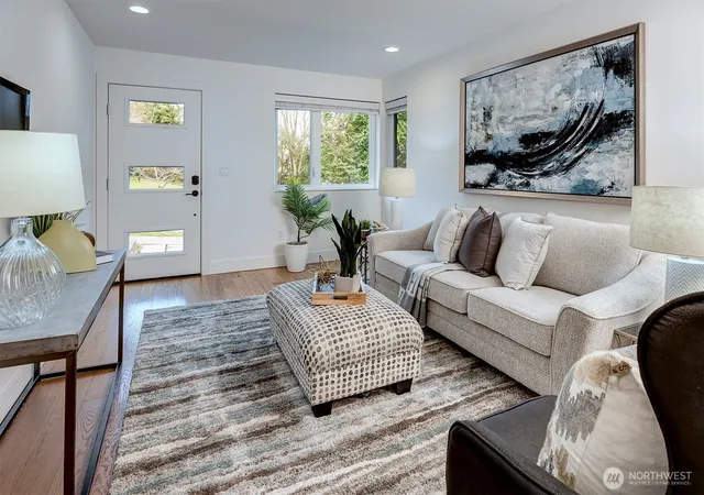 Photo 3 of Townhouse for sale at 4274 NE 50th Street, Seattle, WA 98105 | MLS# NWM2580358 | Listing updated on 2026-09-25