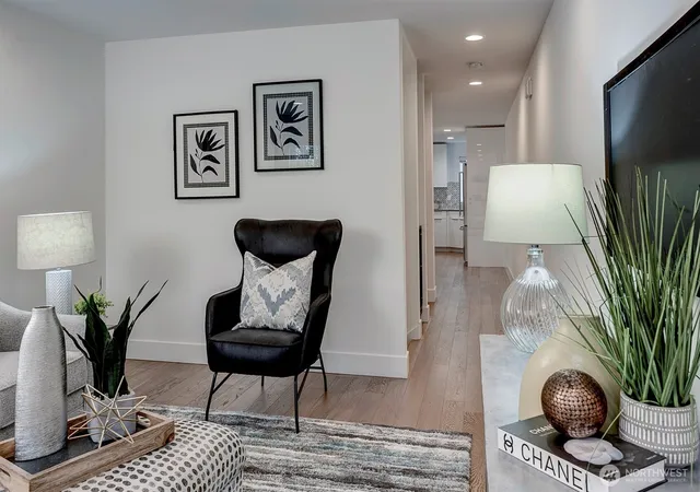 Photo 4 of Townhouse for sale at 4274 NE 50th Street, Seattle, WA 98105 | MLS# NWM2580358 | Listing updated on 2026-09-25