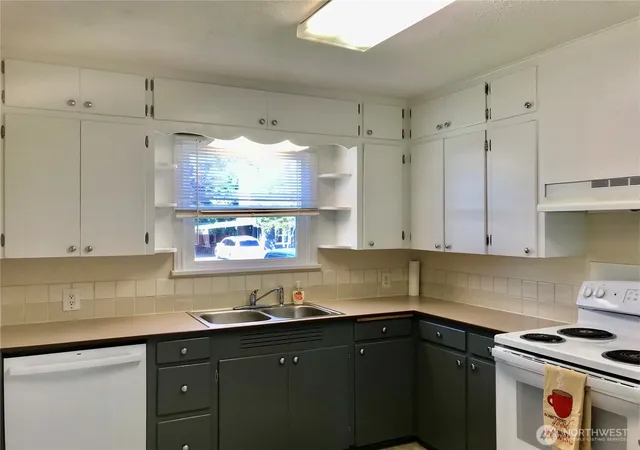 Photo 2 of Sale Pending at 1033 Tyler, Wenatchee, WA 98801 | MLS# NWM2580406 | Listing updated on 2026-09-23