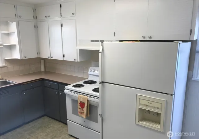 Photo 3 of Sale Pending at 1033 Tyler, Wenatchee, WA 98801 | MLS# NWM2580406 | Listing updated on 2026-09-23