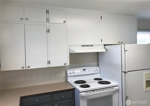 Photo 3 of Sale Pending at 1033 Tyler, Wenatchee, WA 98801 | MLS# NWM2580406 | Listing updated on 2026-09-23