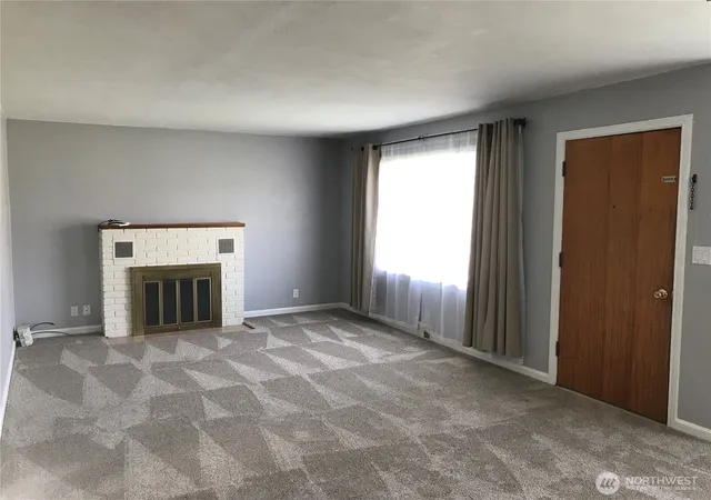 Photo 4 of Sale Pending at 1033 Tyler, Wenatchee, WA 98801 | MLS# NWM2580406 | Listing updated on 2026-09-23