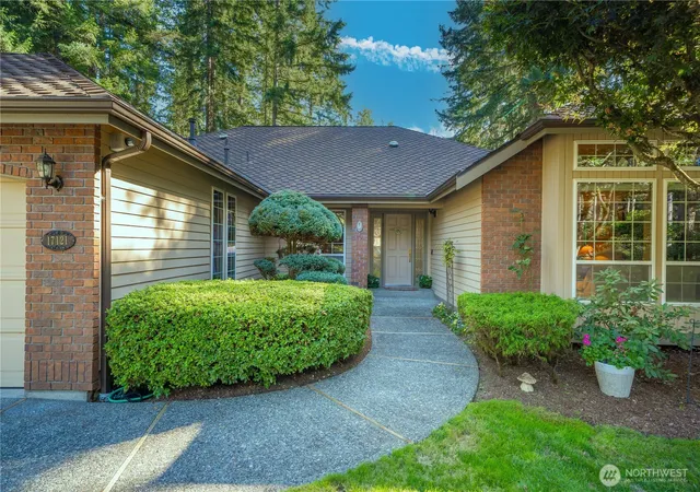 Photo 3 of Single family home for sale at 17121 SE 331st Street, Auburn, WA 98092 | MLS# NWM2580412 | Listing updated on 2026-09-25