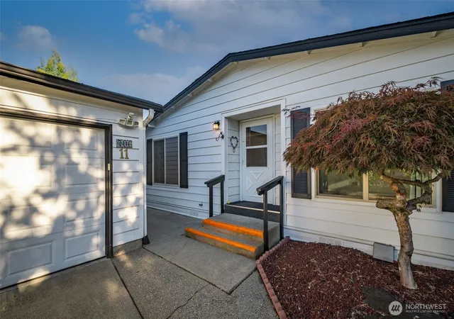 Photo 2 of Manufactured home for sale at 706 Dennis St Se #11, Tumwater, WA 98501 | MLS# NWM2580414 | Listing updated on 2026-09-28