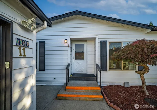 Photo 3 of Manufactured home for sale at 706 Dennis St Se #11, Tumwater, WA 98501 | MLS# NWM2580414 | Listing updated on 2026-09-28
