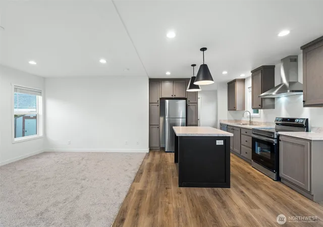 Photo 2 of Manufactured home for sale at 1635 W Side Hwy #8, Kelso, WA 98626 | MLS# NWM2580446 | Listing updated on 2026-09-25