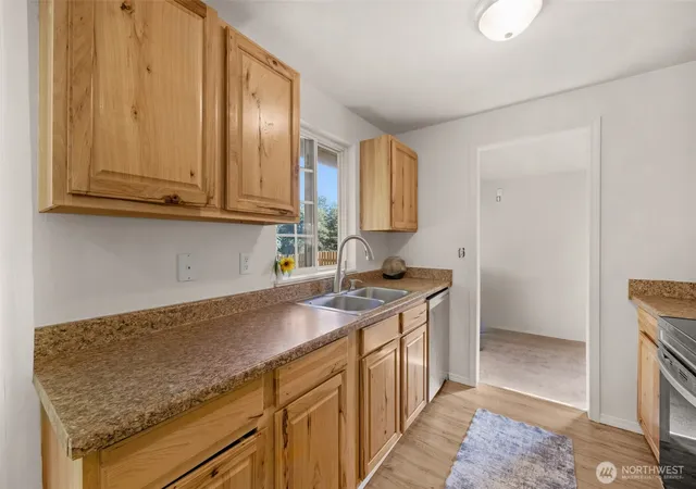 Photo 4 of Single family home for sale at 1401 Maple Ave, Snohomish, WA 98290 | MLS# NWM2580456 | Listing updated on 2026-09-22