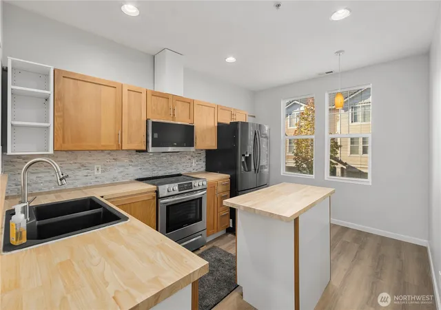 Photo 3 of Townhouse for sale at 6231 S 233rd Street #25-2, Kent, WA 98032 | MLS# NWM2580466 | Listing updated on 2026-10-03