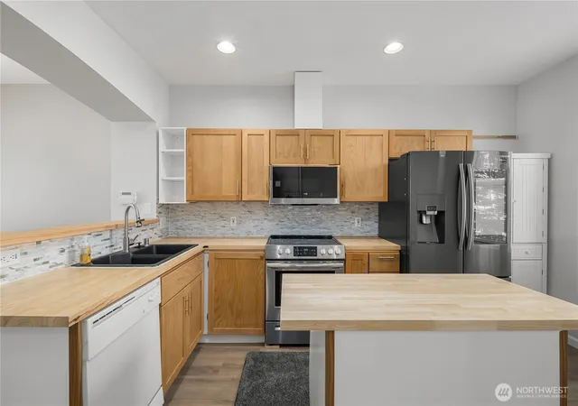 Photo 3 of Townhouse for sale at 6231 S 233rd Street #25-2, Kent, WA 98032 | MLS# NWM2580466 | Listing updated on 2026-10-03