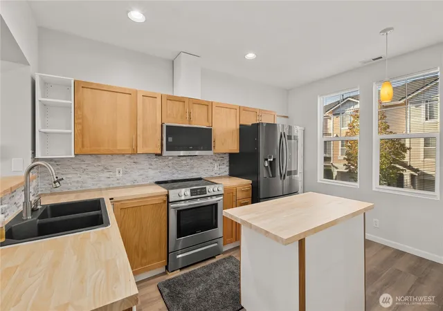 Photo 4 of Townhouse for sale at 6231 S 233rd Street #25-2, Kent, WA 98032 | MLS# NWM2580466 | Listing updated on 2026-10-03