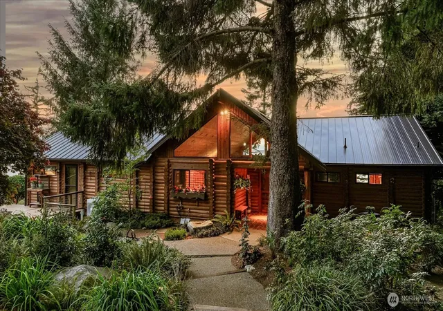 Photo 1 of Single family home for sale at 1660 Seacrest Ln, Coupeville, WA 98239 | MLS# NWM2580470 | Listing updated on 2026-09-29
