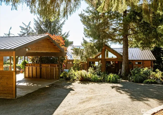 Photo 3 of Single family home for sale at 1660 Seacrest Ln, Coupeville, WA 98239 | MLS# NWM2580470 | Listing updated on 2026-09-29