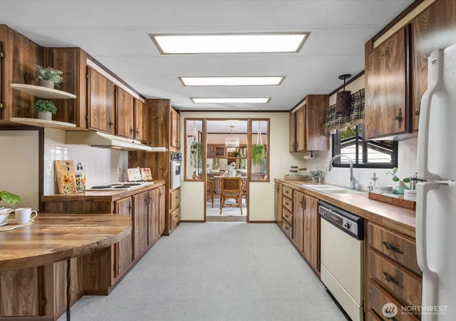Photo 3 of Manufactured home for sale at 620 112th Street #381, Everett, WA 98208 | MLS# NWM2580507 | Listing updated on 2026-09-29