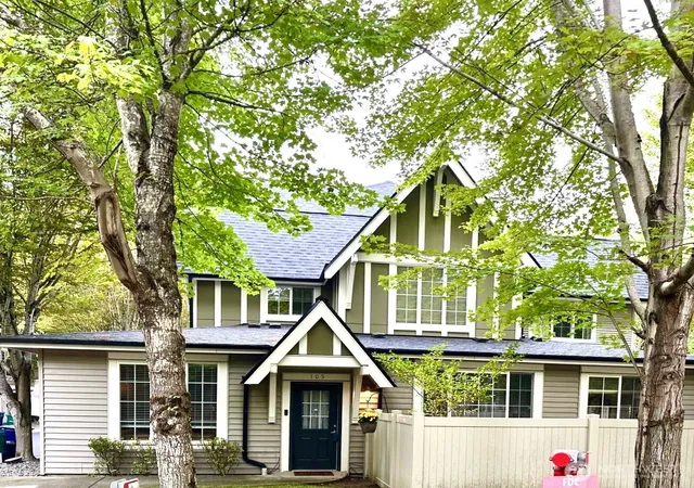 Photo 2 of Townhouse for sale at 18282 Ne 97th Way #105, Redmond, WA 98052 | MLS# NWM2580535 | Listing updated on 2026-09-30