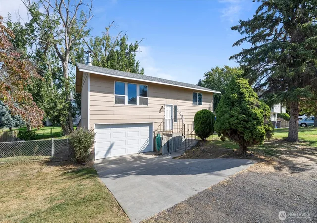 Photo 1 of Single family home for sale at 2402 W 16th Avenue, Kennewick, WA 99337 | MLS# NWM2580564 | Listing updated on 2026-09-22