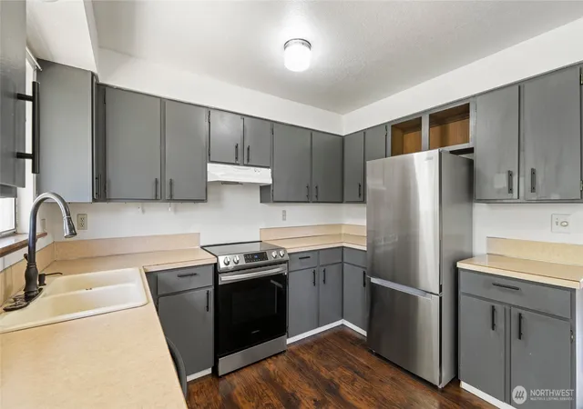 Photo 3 of Single family home for sale at 2402 W 16th Avenue, Kennewick, WA 99337 | MLS# NWM2580564 | Listing updated on 2026-09-22