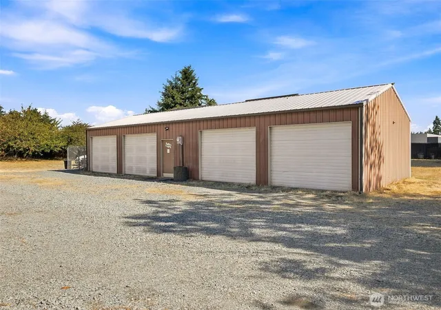 Photo 3 of Single family home for sale at 10015 124th Street E, Puyallup, WA 98373 | MLS# NWM2580574 | Listing updated on 2026-09-21