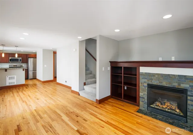 Photo 2 of Townhouse for sale at 5260 Brooklyn Ave NE #B, Seattle, WA 98105 | MLS# NWM2580581 | Listing updated on 2026-09-30