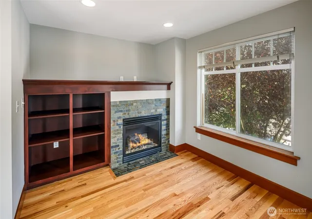 Photo 4 of Townhouse for sale at 5260 Brooklyn Ave NE #B, Seattle, WA 98105 | MLS# NWM2580581 | Listing updated on 2026-09-30