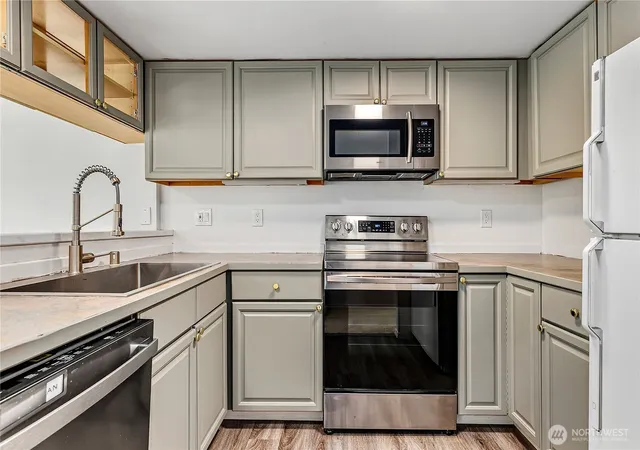 Photo 4 of Condo for sale at 2805 NE 125th Street #204, Seattle, WA 98125 | MLS# NWM2580605 | Listing updated on 2026-09-25