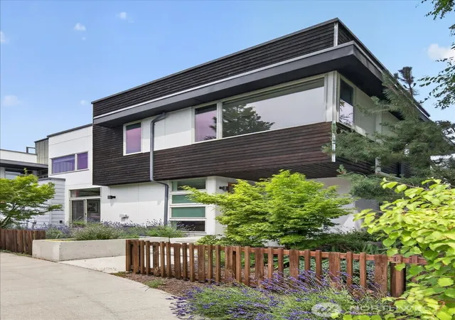 Photo 3 of Sale Pending at 4440 Renton Ave S, Seattle, WA 98108 | MLS# NWM2580612 | Listing updated on 2026-09-30