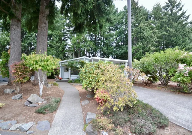 Photo 3 of Manufactured home for sale at 5250 College St Se #28, Lacey, WA 98503 | MLS# NWM2580653 | Listing updated on 2026-09-26