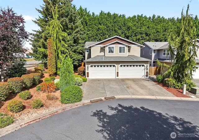 Photo 2 of Townhouse for sale at 12305 Meridian Ave S #17, Everett, WA 98208 | MLS# NWM2580667 | Listing updated on 2026-10-01