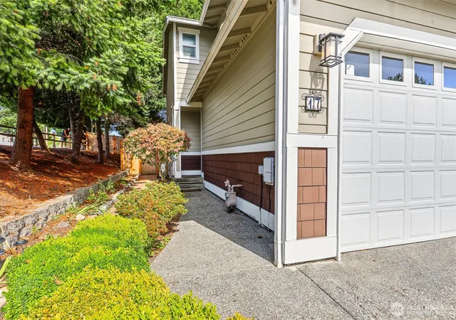 Photo 3 of Townhouse for sale at 12305 Meridian Ave S #17, Everett, WA 98208 | MLS# NWM2580667 | Listing updated on 2026-10-01