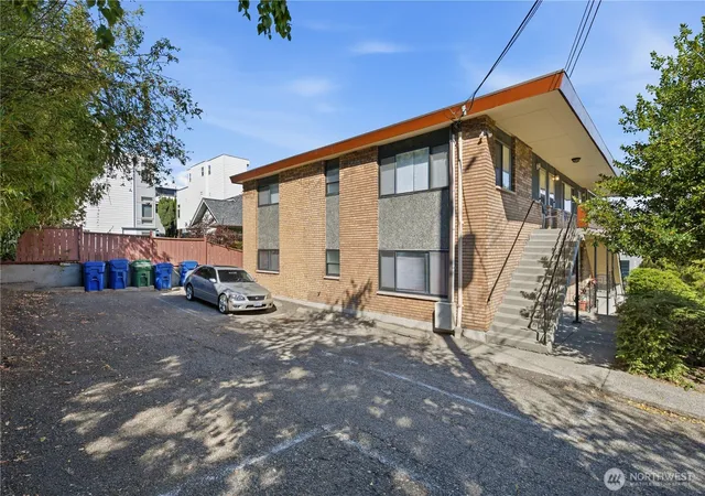 Photo 4 of Sale Pending at 4301 Whitman Ave N, Seattle, WA 98103 | MLS# NWM2580702 | Listing updated on 2026-09-21