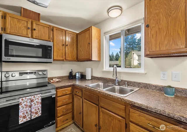 Photo 4 of Single family home for sale at 19408 9th Avenue E, Spanaway, WA 98387 | MLS# NWM2580713 | Listing updated on 2026-09-25