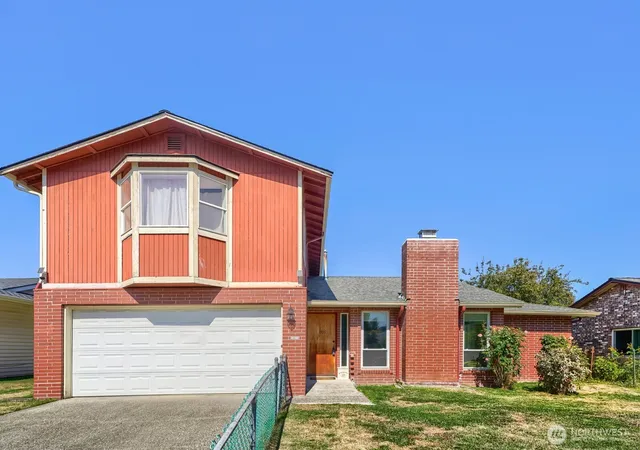Photo 2 of Sale Pending at 1905 20th Street Ne, Auburn, WA 98002 | MLS# NWM2580716 | Listing updated on 2026-09-25