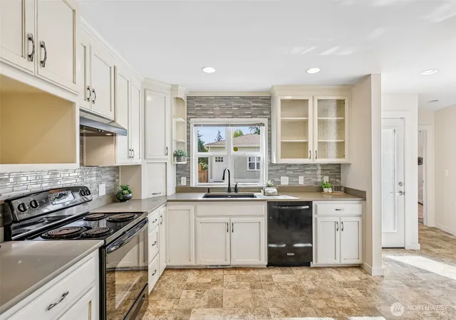 Photo 3 of Sale Pending at 943 Nw 97th Street, Seattle, WA 98117 | MLS# NWM2580722 | Listing updated on 2026-09-28