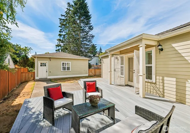 Photo 4 of Sale Pending at 943 NW 97th Street, Seattle, WA 98117 | MLS# NWM2580722 | Listing updated on 2026-10-02