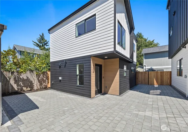 Photo 2 of Condo for sale at 724 N 89th Street, Seattle, WA 98103 | MLS# NWM2580746 | Listing updated on 2026-09-30