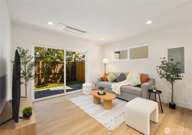 Photo 4 of Condo for sale at 724 N 89th Street, Seattle, WA 98103 | MLS# NWM2580746 | Listing updated on 2026-09-30