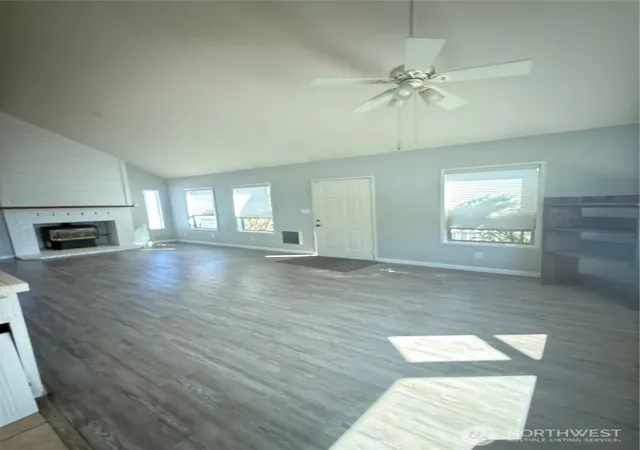 Photo 3 of Single family home for sale at 301 N Washington Ave, Long Beach, WA 98631 | MLS# NWM2580753 | Listing updated on 2026-09-25