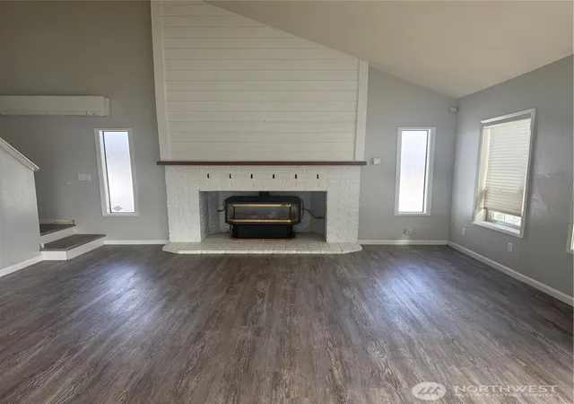 Photo 4 of Single family home for sale at 301 N Washington Ave, Long Beach, WA 98631 | MLS# NWM2580753 | Listing updated on 2026-09-25