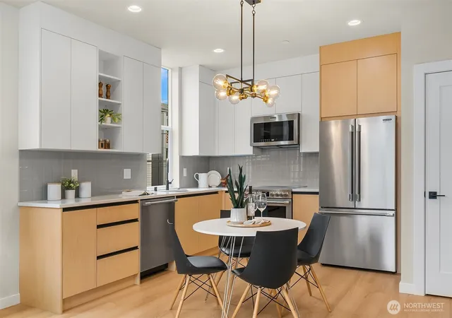 Photo 3 of Townhouse for sale at 807 N 39th Street, Seattle, WA 98103 | MLS# NWM2580755 | Listing updated on 2026-10-02